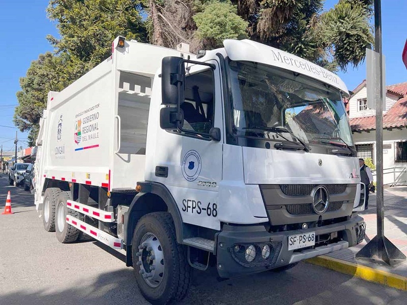 Municipalidad de Longaví recibió nuevo camión recolector de basura