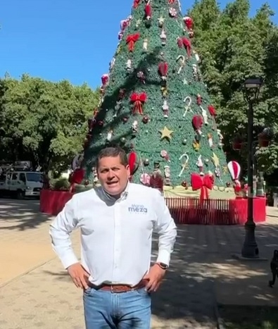 Ayer se inauguró la magia del Árbol de los Deseos en la Plaza de Armas de Linares