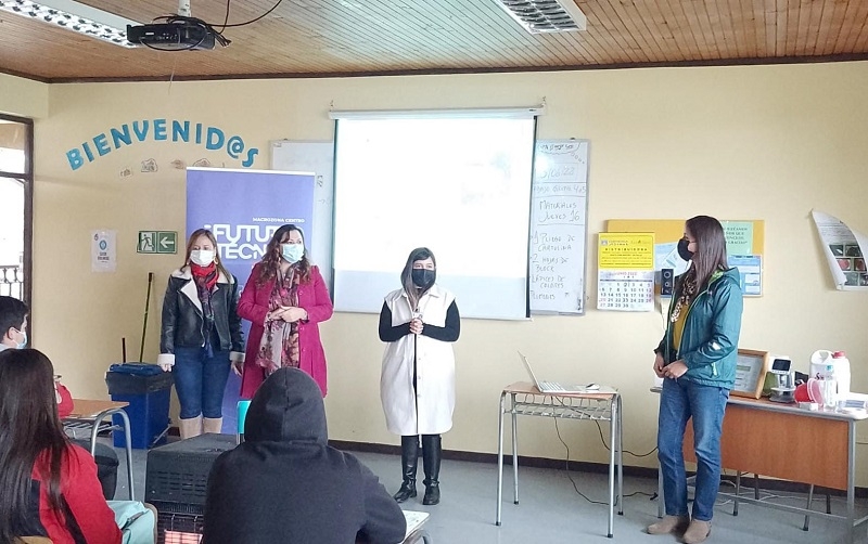 Estudiantes de liceo técnico María Auxiliadora de Colín aprenden sobre control de plagas