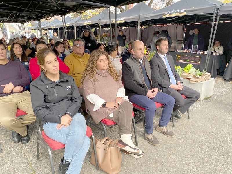 Usuarios de INDAP de Longaví inauguraron Mercado Campesino