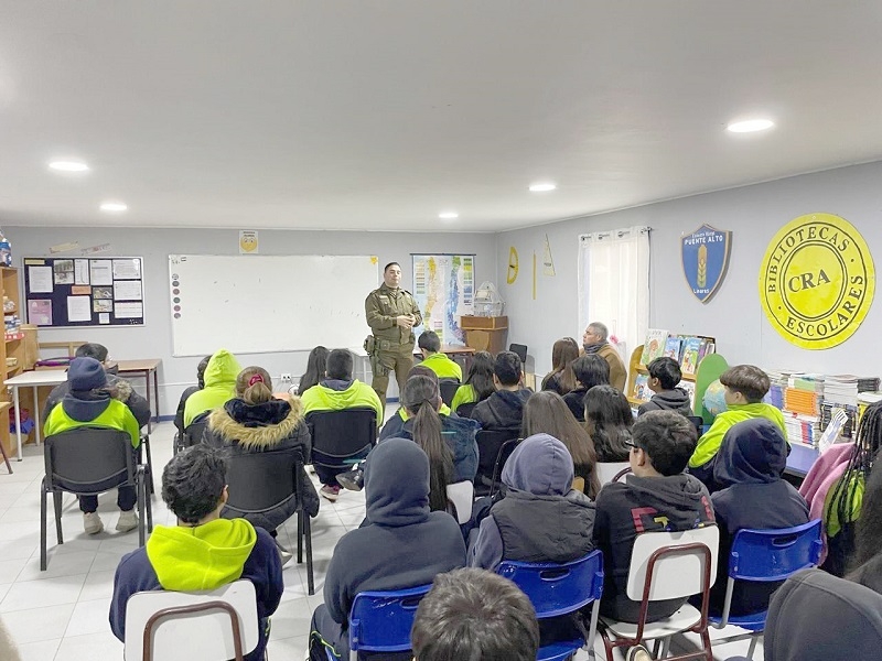 Linares:  Carabineros advierte sobre las consecuencias de la violencia escolar