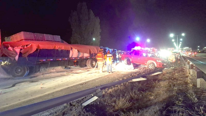 San Javier: colisión de 2 camiones y una camioneta deja un fallecido