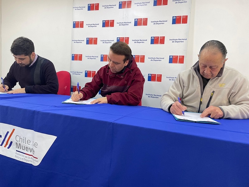 Mindep-IND del Maule firma importante convenio de colaboración con Club de Sordos 