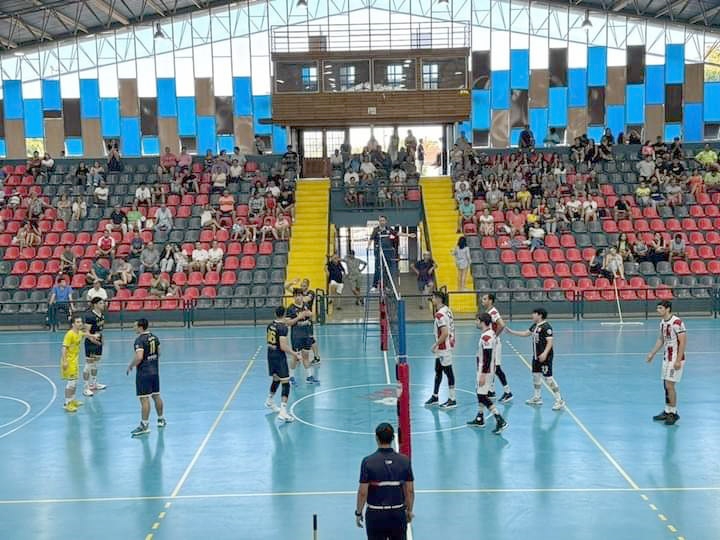 Universidad de Concepción 	bloqueó en seco a Linares y lo dejó fuera de la final en la Liga A 1 de Vóleibol 