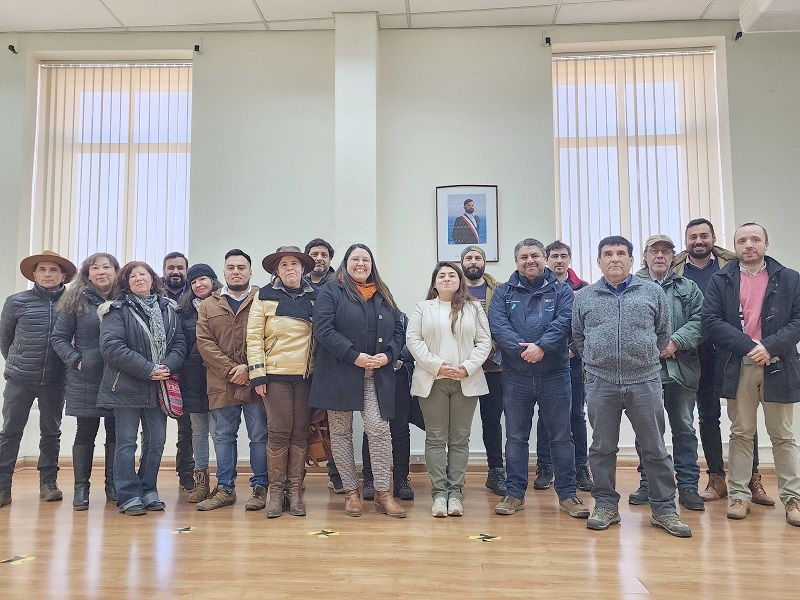 Gobierno y vecinos establecen mesa de trabajo para Cajón Río Achibueno 