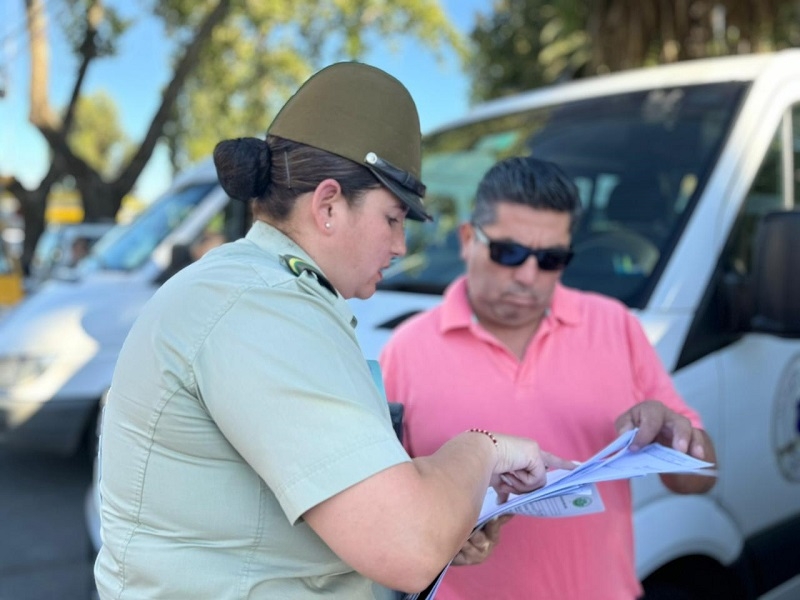 Carabineros realizaron certificación del transporte escolar y entregaron consejos para optar por la seguridad en Parral