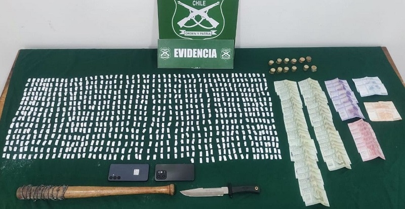 Carabineros detuvo a un hombre y una mujer en Linares por microtráfico en el sector céntrico
