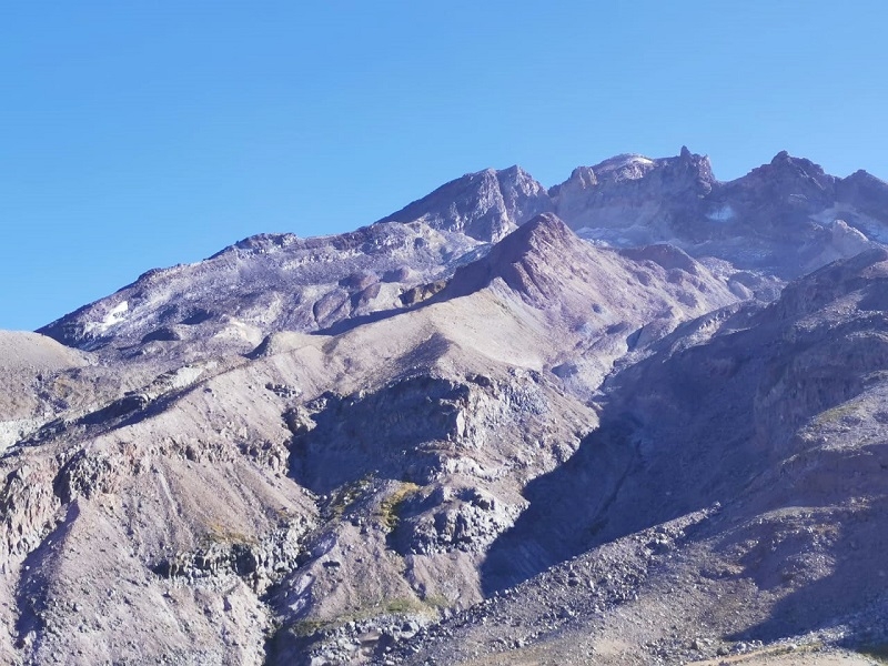 A 2 mil metros de altura Junta de Vigilancia del Río Longaví realiza mantención a estación de telemetría satelital en Nevado Longaví 