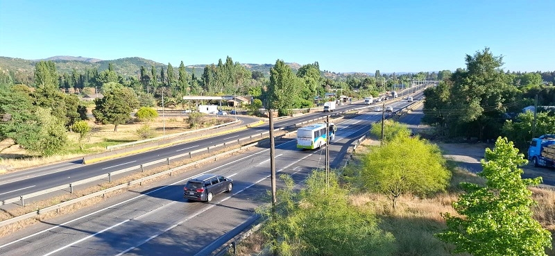 Intensos trabajos de conservación y limpieza en ruta 5 Sur
