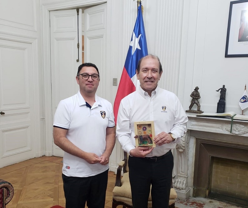 Presidente Nacional de Bomberos se reunió con delegación de Cuerpo de Bomberos de Colbún