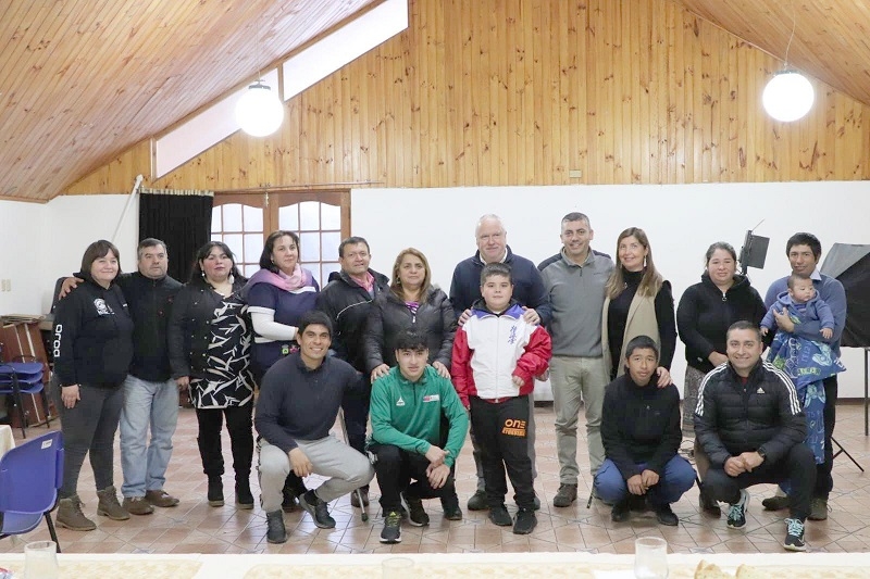 Alcalde de Longaví destacó a deportistas escolares