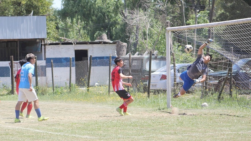 Vuelve el fútbol amateur : Competencias se reanudan este fin de semana 