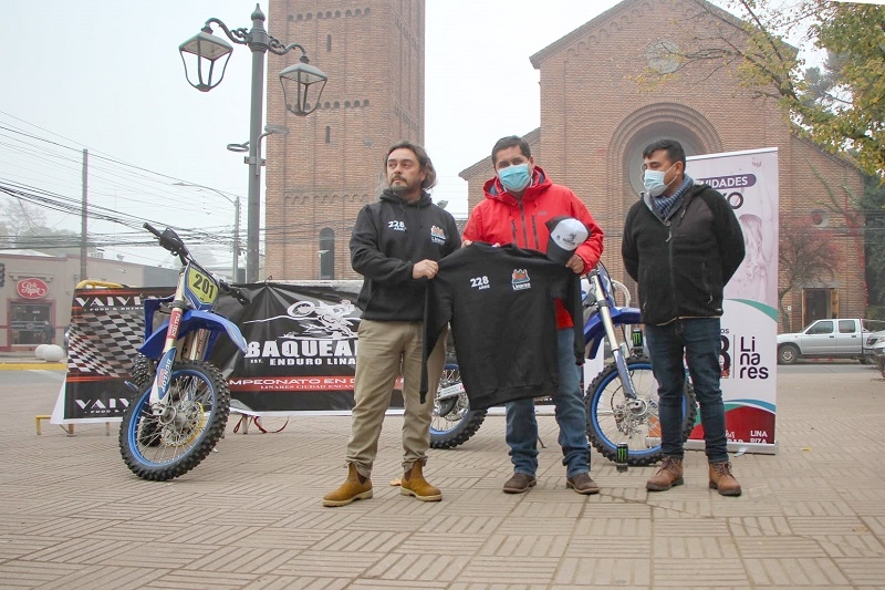 Este domingo: Show de Motocross Freestyle en Plaza de Armas de Linares 
