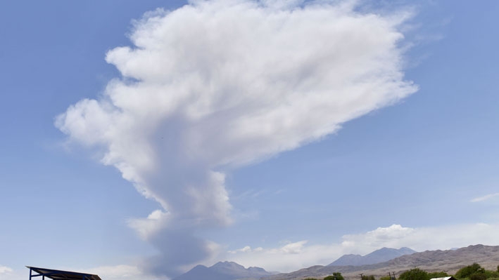 Tras aumento de actividad: Sernageomin eleva a naranja la alerta por volcán Láscar y amplía perímetro de seguridad