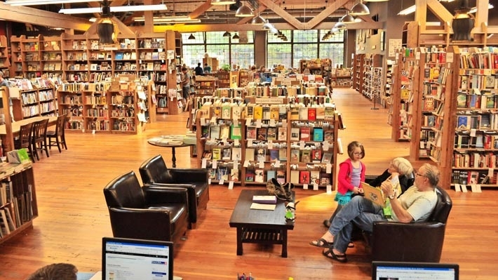 Tres libros chilenos figuran en lista de los 100 mejores del siglo XXI de The New York Times, criticada por falta de diversidad