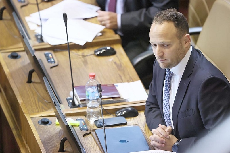 Diputado Jorge Guzmán valoró suspensión de cobros abusivos tras múltiples denuncias de usuarios por alzas en cuentas de la luz