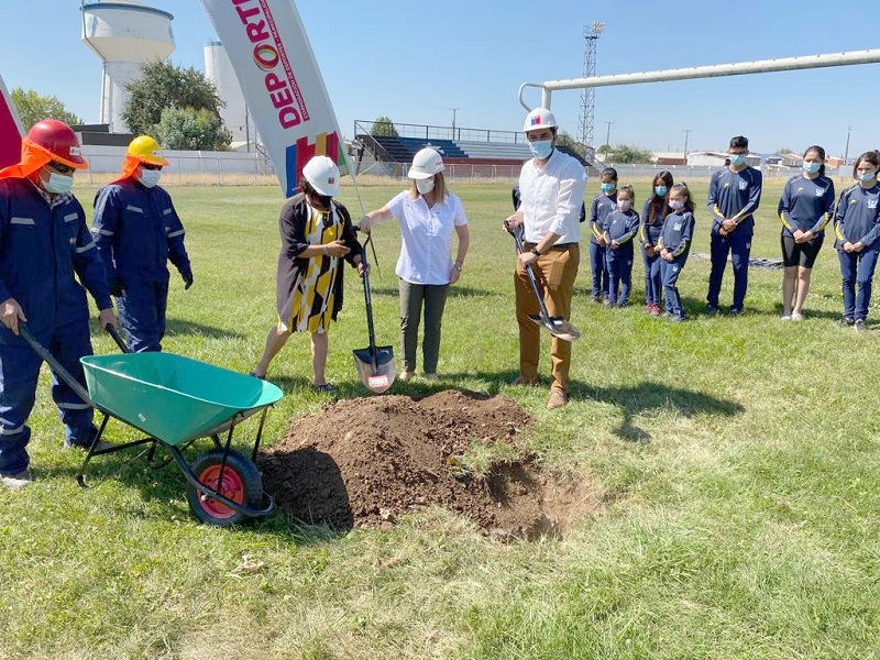 Autoridades y deportistas pusieron primera  piedra para remodelación del Estadio de Parral