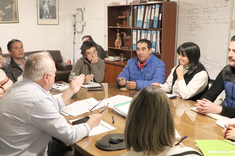 Sector Los Laureles de Longaví recibirá apoyo municipal para proyectos de luz domiciliaria y arreglo de caminos 