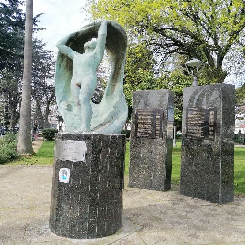 ¿Quiénes fueron los gestores del Monolito de la Plazoleta Augusto Pinochet y del Memorial que recuerda a los Detenidos Desaparecidos en Linares?