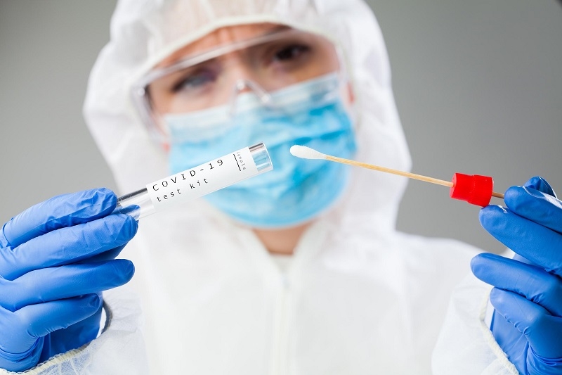 CIENTÍFICOS PUBLICAN UN NUEVO ESTUDIO QUE MUESTRA UN POTENCIAL TRATAMIENTO CONTRA COVID-19 QUE INCLUYE VARIANTES DELTA Y OMICRON