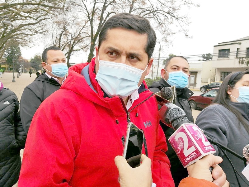 Alcalde Meza molesto por la enajenación de dos hectáreas de Deportes Linares 