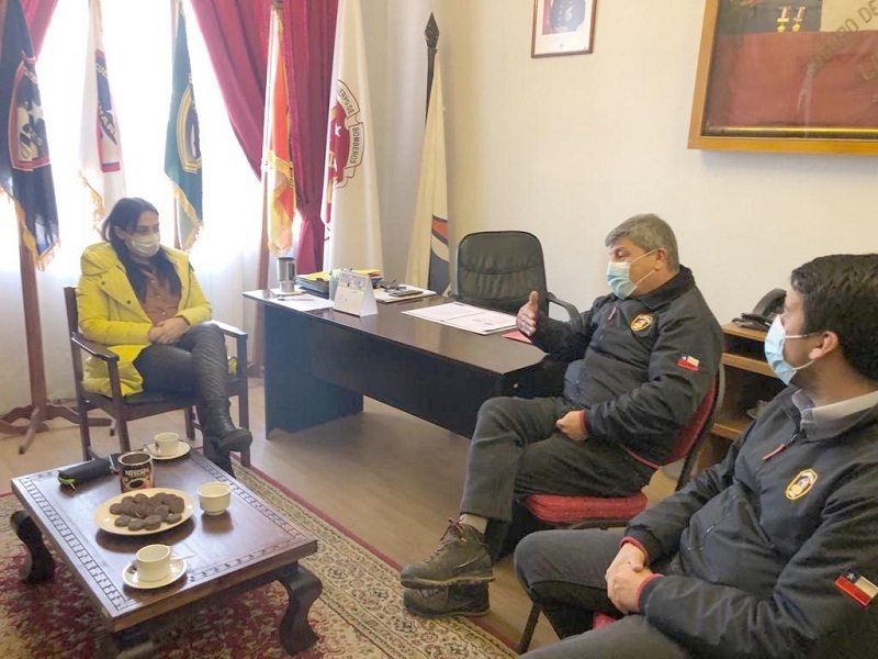 Gobernadora Regional se interiorizó de proyecto de Cuartel de Bomberos para Vega Ancoa