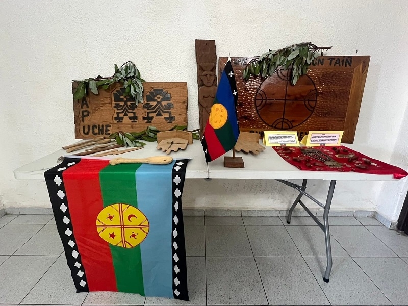 Resaltan Artesanía y Orfebrería Mapuche en Teatro de Longaví