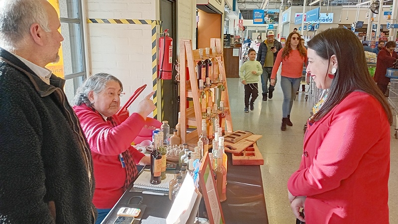 SernamEG Maule lanza Feria de Emprendedoras en convenio con Walmart Chile 