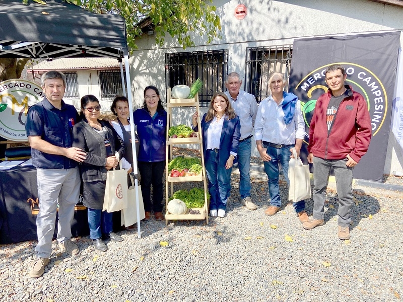  INDAP y sus agricultores se suman como donantes de alimentos del EcoMercado Solidario de Linares