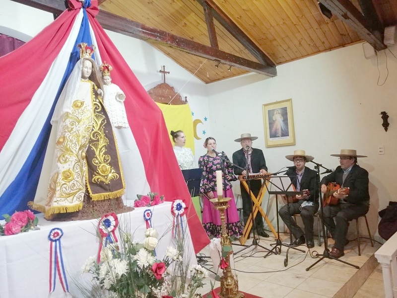 Linares: Exitosa Cantata a la Virgen del Carmen en Capilla de Población 18 de Septiembre