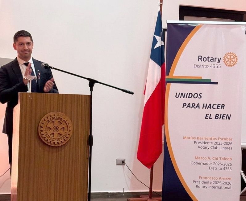 Matías Barrientos asume presidencia del Rotary Linares