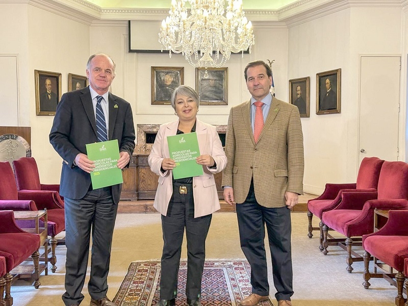 Sociedad Nacional de Agricultura presenta propuestas para el sector agrícola a Jeannette Jara  