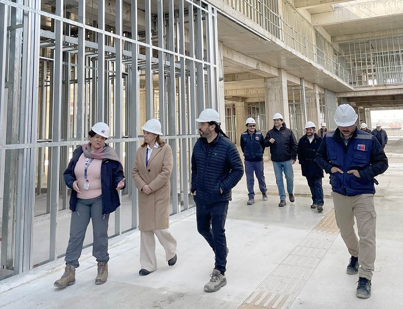 Contralora regional recorrió obras del nuevo Hospital de Linares
