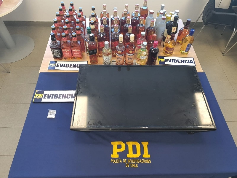 PDI detiene a dos sujetos y recupera especies sustraídas al interior de reconocido pub de Linares