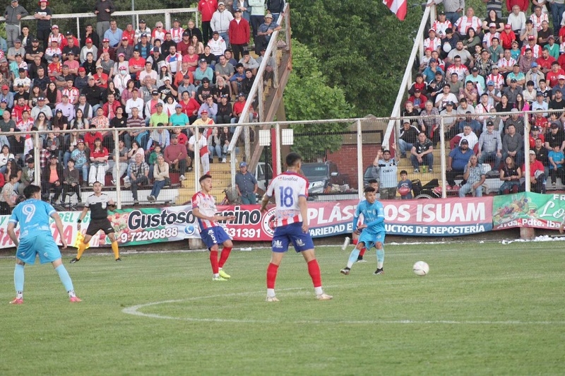 Deportes Linares sigue líder y ahora se prepara para enfrentar a Ovalle 