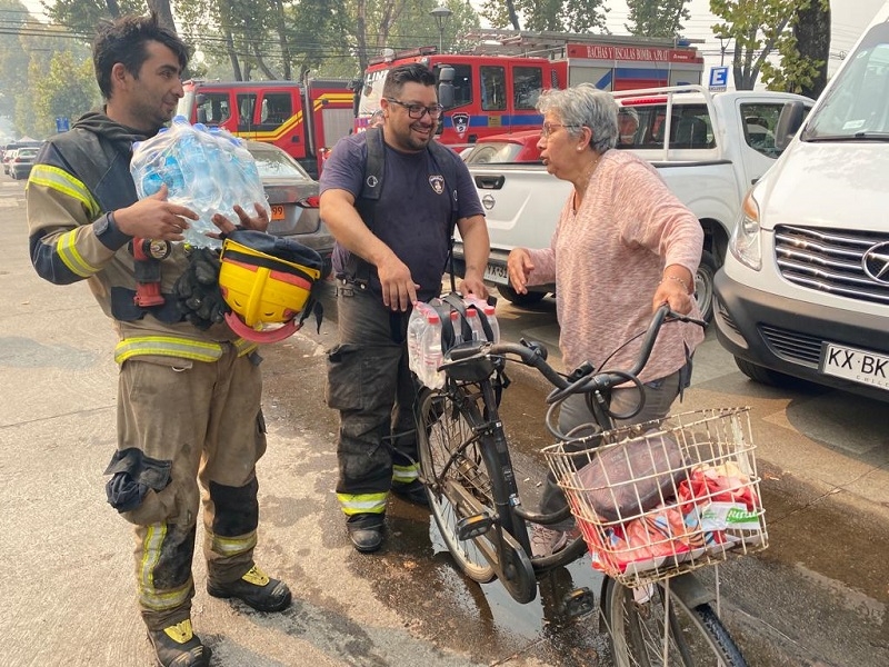 Sigue despliegue y ayuda en bomberos de Linares