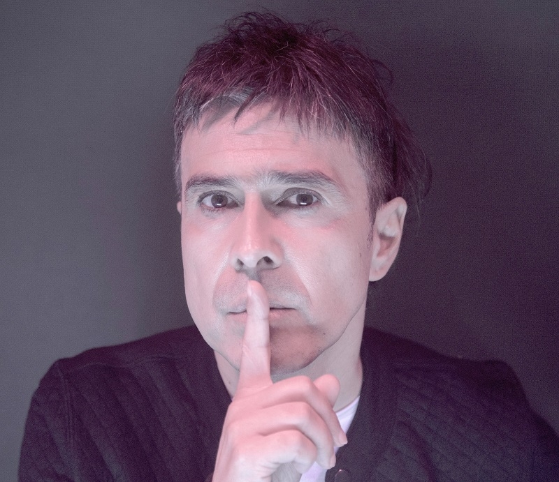 Francisco González estrena videoclip de su nuevo sencillo "Ojos del silencio 2" 