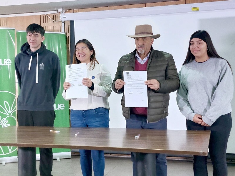INJUV firma convenio con 4 municipios del Maule