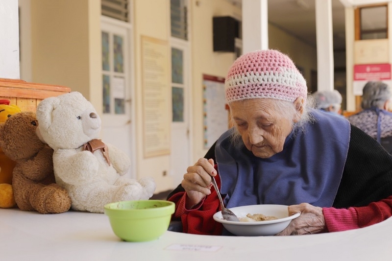 Fundación Las Rosas: Falta de residencias pone en riesgo el cuidado de las personas mayores vulnerables