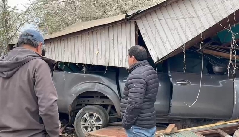 Auto termina incrustado en vivienda del sector nororiente de Linares