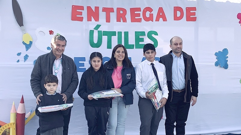 JUNAEB encabezó entrega de Sets Escolares en Longaví, Villa Alegre y San Javier