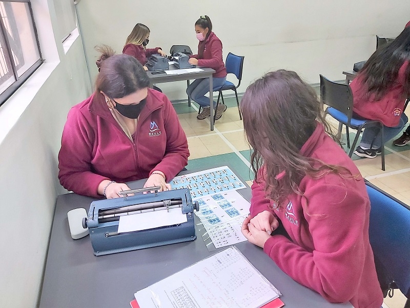 CFT Estatal del Maule capacita a sus Técnicos en formación de Educación Diferencial Inclusiva en sistema braille