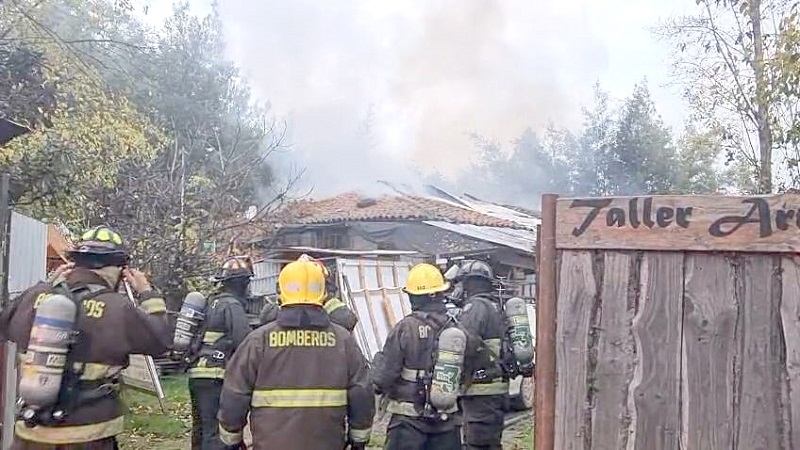 Linares:  incendio afectó a vivienda en sector Las Obras