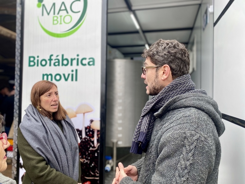 En Pelarco se lanzó biofábrica móvil que permitirá realizar en terreno orientaciones para mejorar agricultura regenerativa  