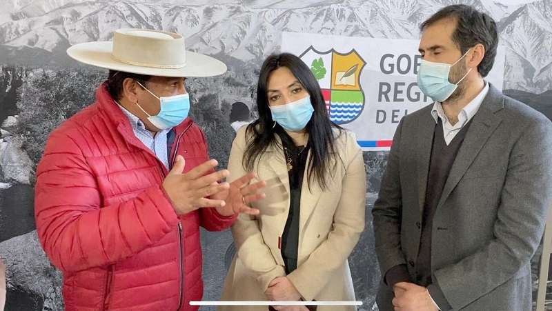Ministro de economía visitó Colbún para anunciar ampliación de zona de interés turístico y compartir con artesanas y emprendedores