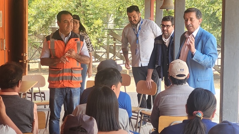 Chanco. Alcalde Waddington recibe inquietudes de vecinos por incendios forestales