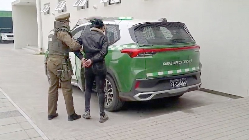 Parral: Carabineros detuvo a dos personas por robo con intimidación desde un supermercado