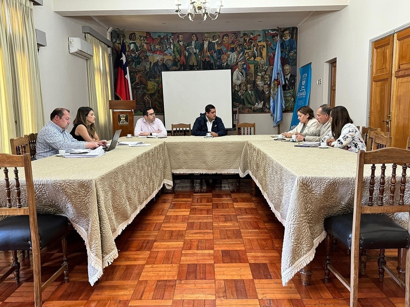 Linares: Autoridades se reunieron con representantes del Servicio de Salud del Maule para abordar situación laboral de funcionarios de atención primaria