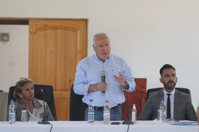 En Longaví buscan soluciones para financiar el transporte escolar