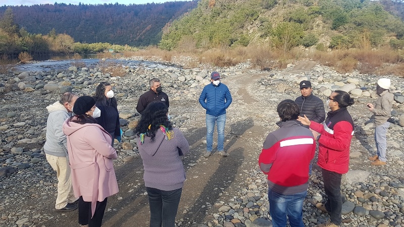 Autoridades y vecinos dialogan sobre proyecto puente La Recova de Linares